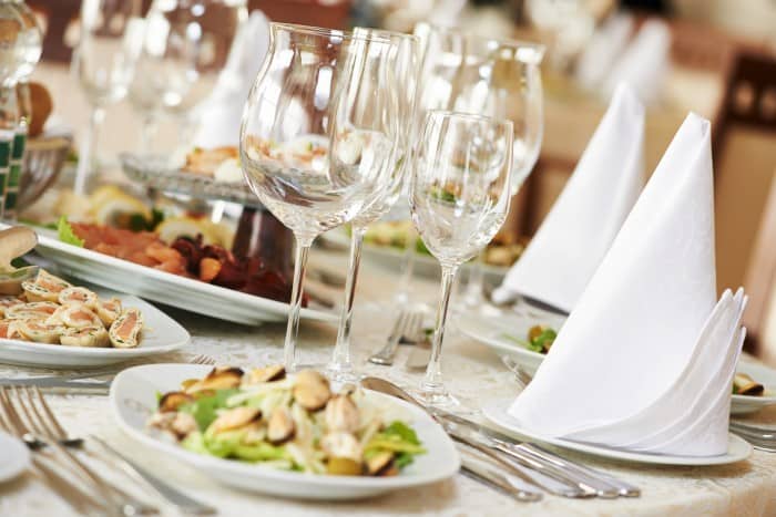 Planning the menu for a large dinner party doesn't have to be stressful.  Menu makers help keep you on track!